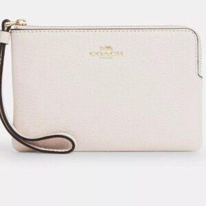 Corner Zip Wristlet
